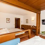 Hotel Landgasthof Hirsch 3*