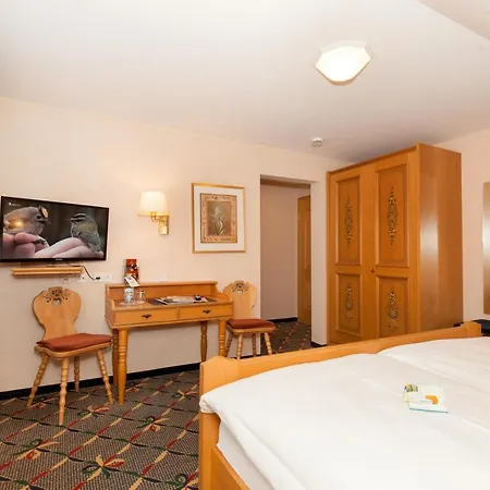 Landgasthof Hirsch 호텔 3*